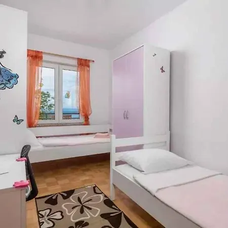 Apartamento In 51205 Grižane